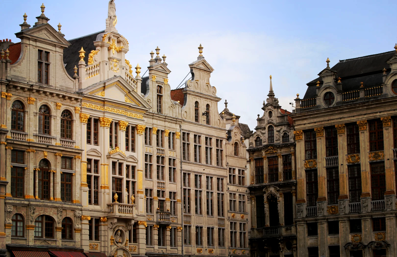 包含荷兰-险胜比利时->荷兰险胜比利时-获胜的词条