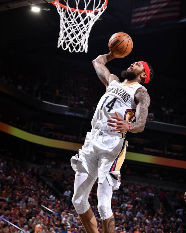 AC米兰场边指挥情绪激动，利物浦队员怒摔水瓶的简单介绍