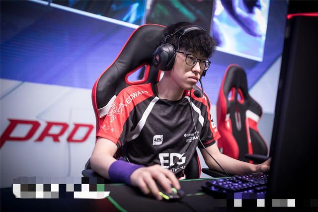 关于Scout爆冷击败瑞士队，问鼎冠军引爆全场！的信息